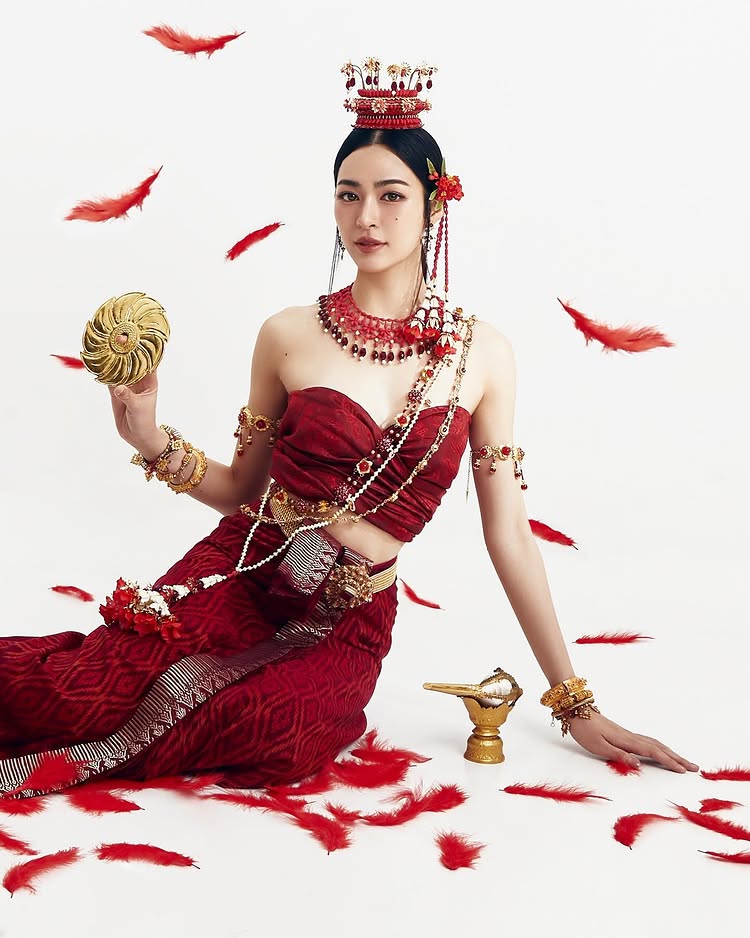 หลิงหลิง คอง แปลงโฉมเป็นนางสงกรานต์