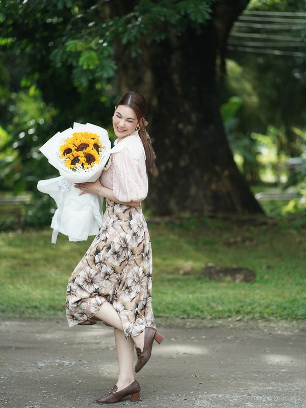 โบว์ เบญจวรรณ ได้ดอกไม้เซอร์ไพรส์