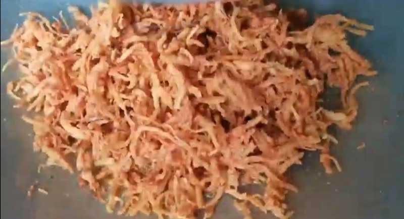 ไก่ฉีกคั่วน้ำปลา