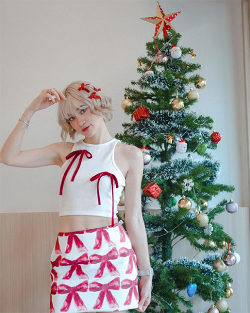 12 ไอเดียแต่งตัววันคริสต์มาส 2567 ส่องลุคสุดน่ารัก เข้ากับเทศกาล แถมไม่ดูโอเว่อร์