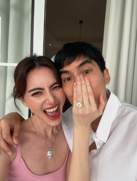 ใหม่ ดาวิกา