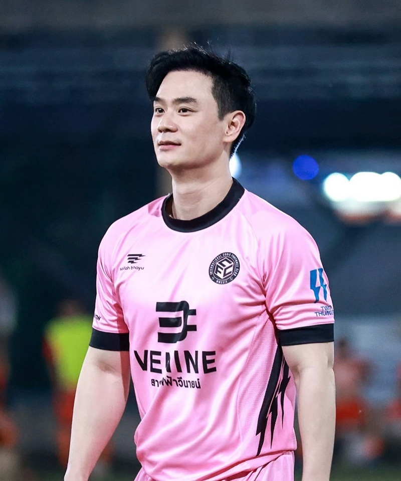  น็อต วิศรุต เปิดภาพเซตใหม่ในลุคนักฟุตบอล 