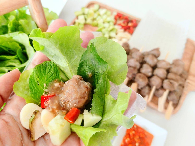 ร้านแหนมเนือง