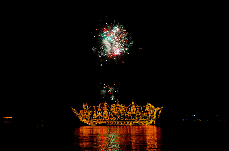 งานไหลเรือไฟ นครพนม
