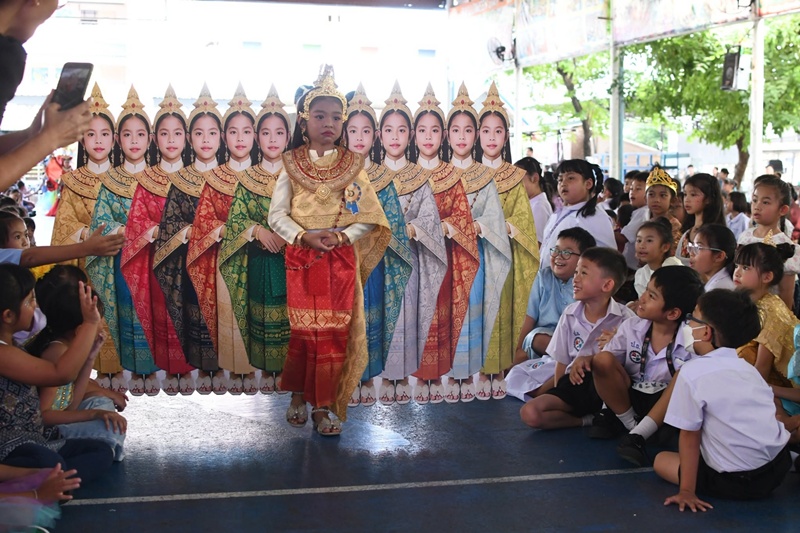 นางสิบสอง