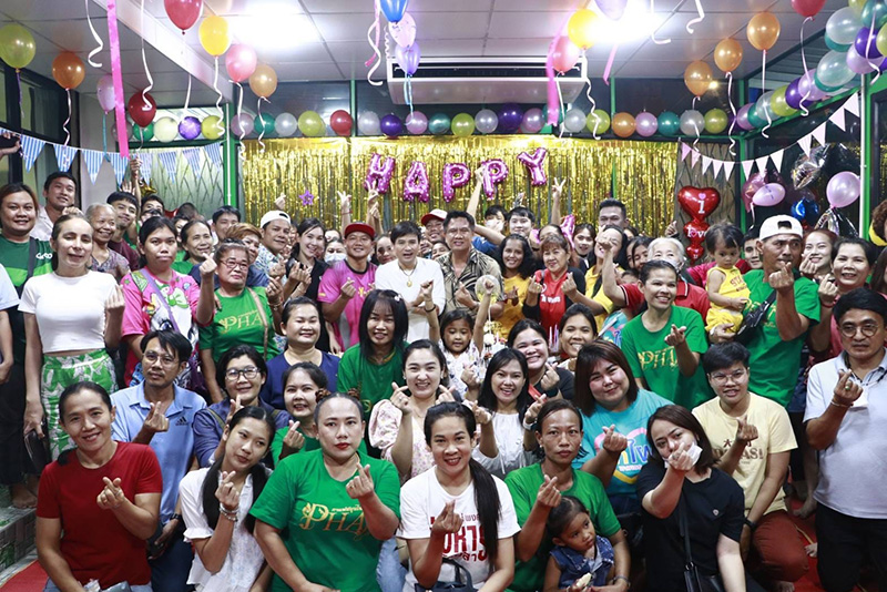 ไผ่ พงศธร