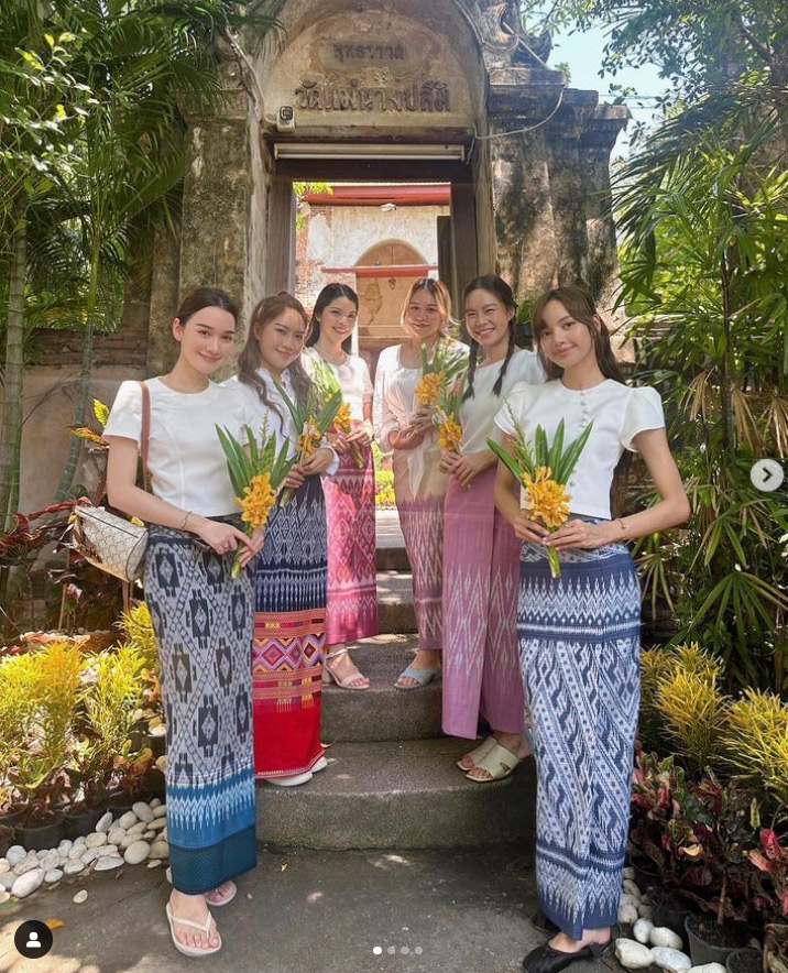 ลิซ่า ใส่ชุดไทย