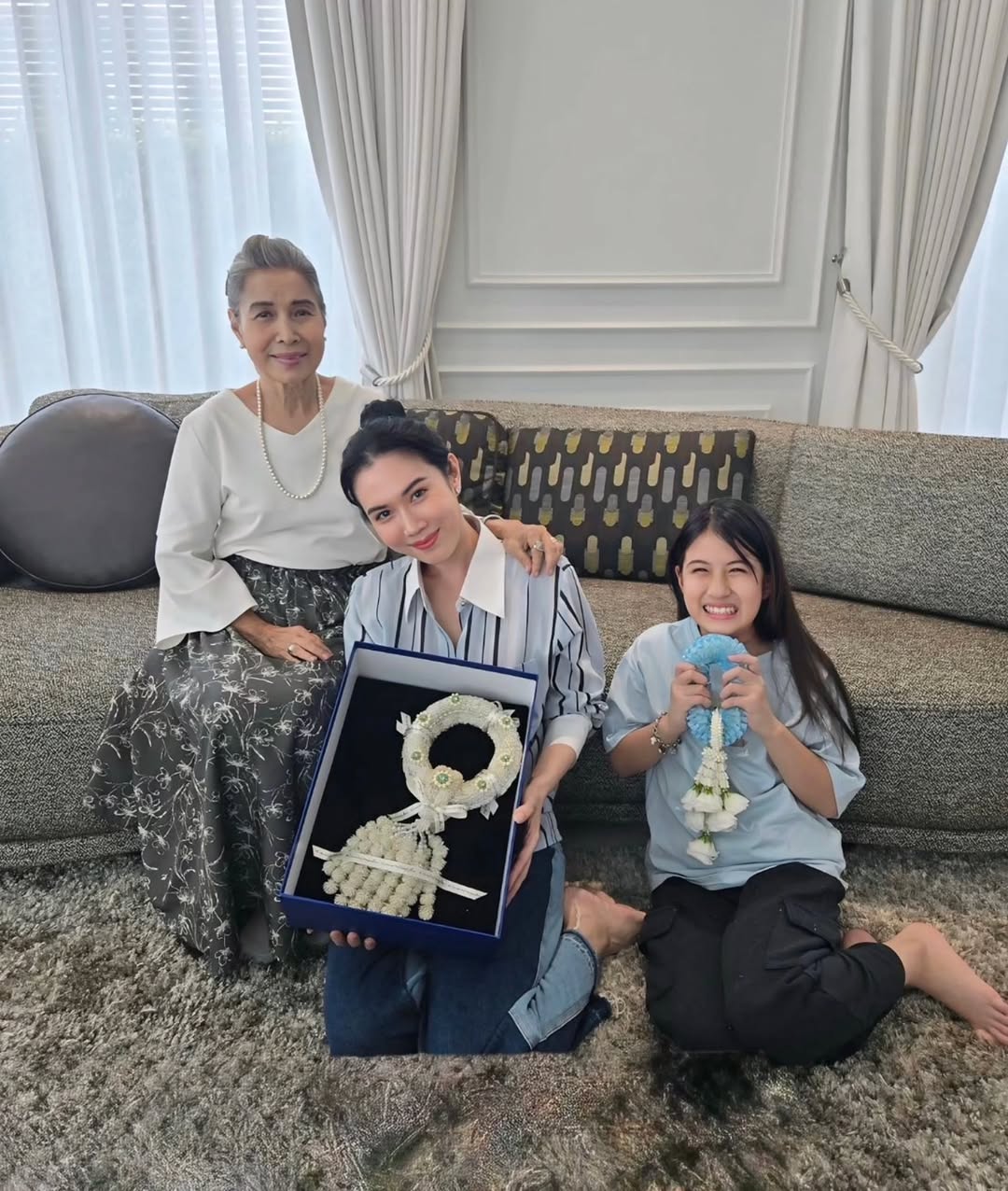 เมย์ เฟื่องอารมย์ คุณแม่ และน้องมายู