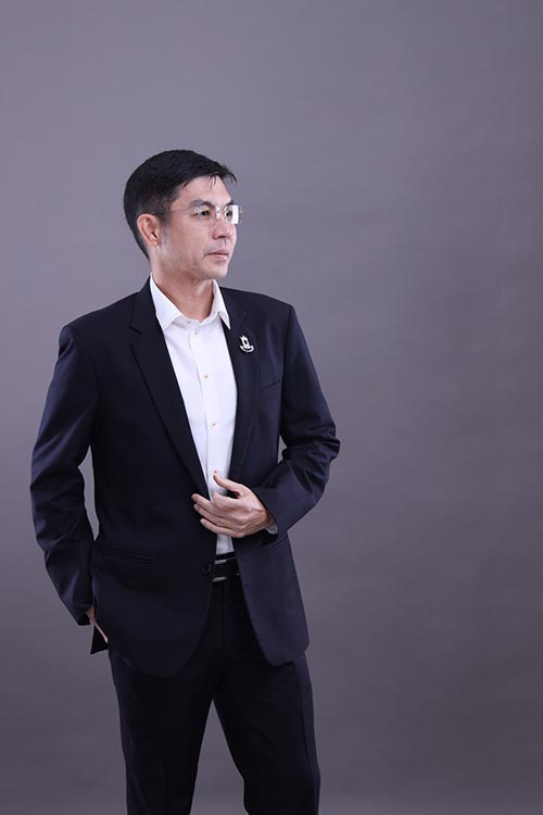 นายฉัตรชัย ศิริไล 