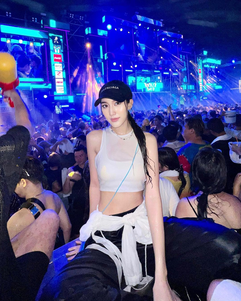 เบส รักษ์วนีย์