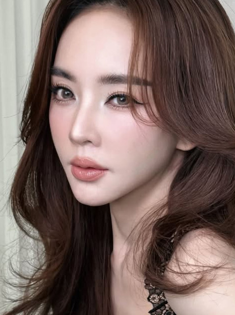 Soft Siren Makeup