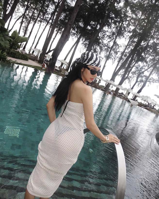 ดินสอสี พนิดา อวดลุคเซ็กซี่ กับชุดตาข่ายแอบเห็นบิกินี่ด้านใน