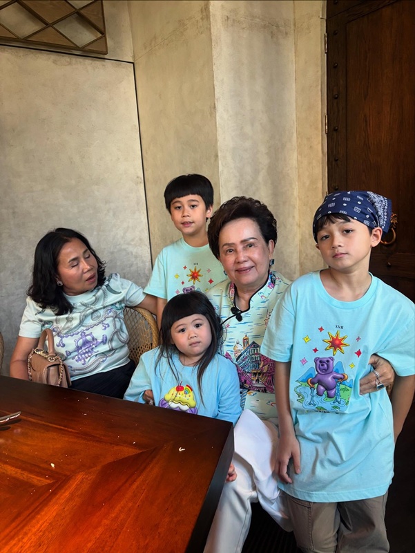 คุณย่าอุไรวรรณ อวยยศ ชมพู่ อารยา