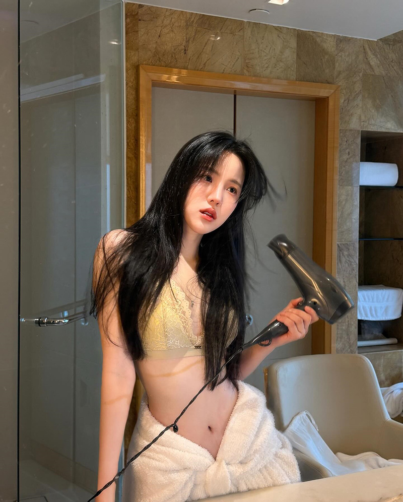 จนิส เป่าผมหน้ากระจกฉบับคนแซ่บ 