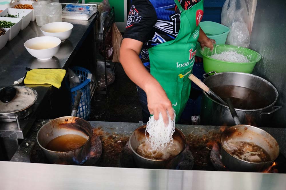 ร้านอาหาร ถนนพระอาทิตย์