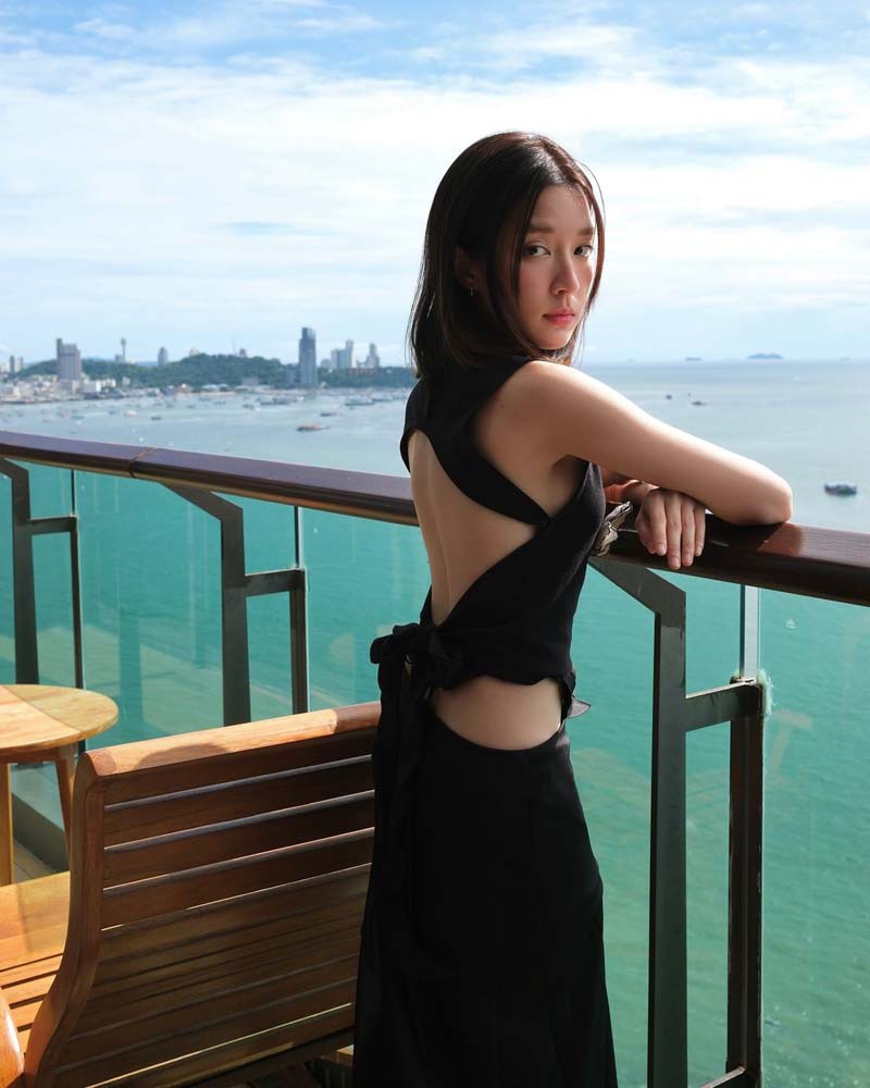 โม มนชนก