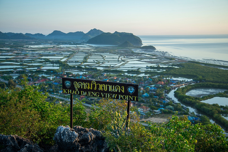 จุดชมวิวเขาแดง อุทยานแห่งชาติเขาสามร้อยยอด จังหวัดประจวบคีรีขันธ์
