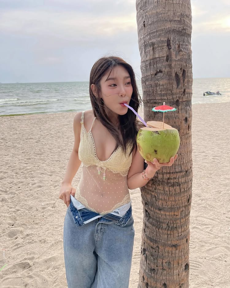 แก้ว ณัฐรุจา อดีตสมาชิก BNK48 ส่งภาพเซ็กซี่เขย่าไอจี