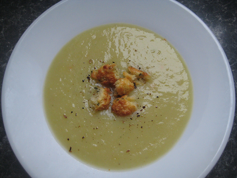 ซุปมันฝรั่งกับกระเทียมต้น เมนู Leek & Potato Soup เมนูซุป อาหารฝรั่ง สูตรอาหาร