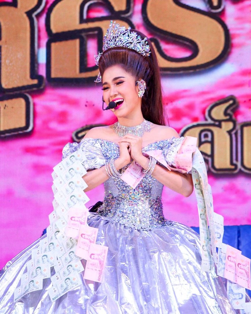 วิ วิรดา วงศ์เทวัญ