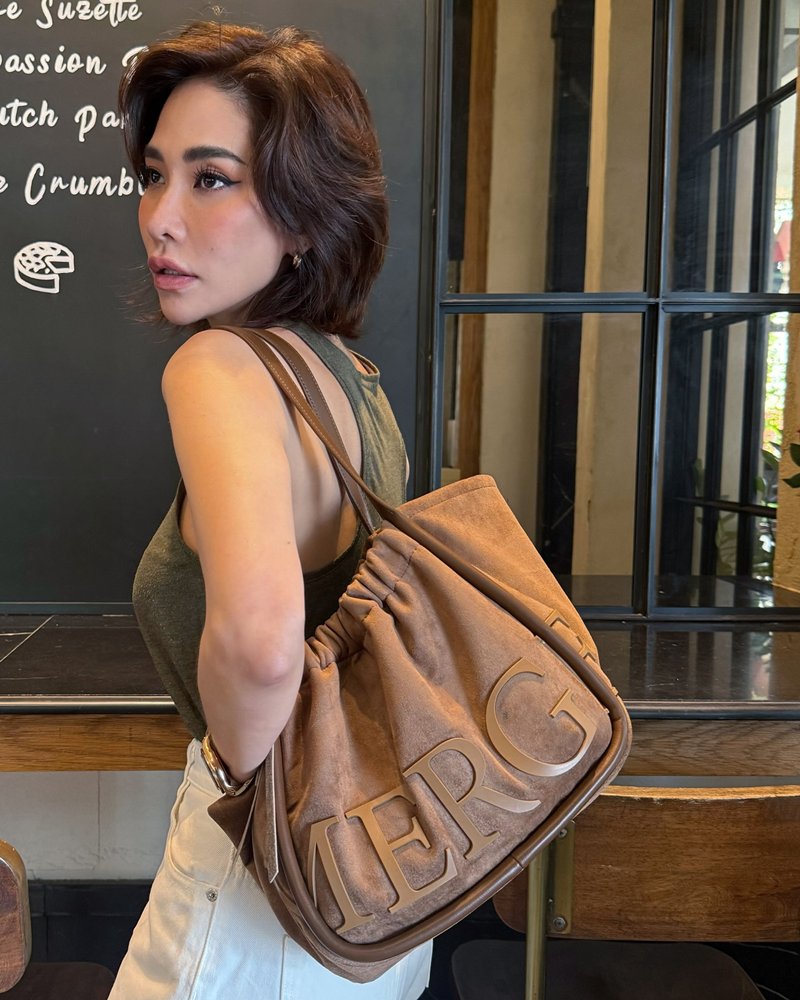 พลอย เฌอมาลย์