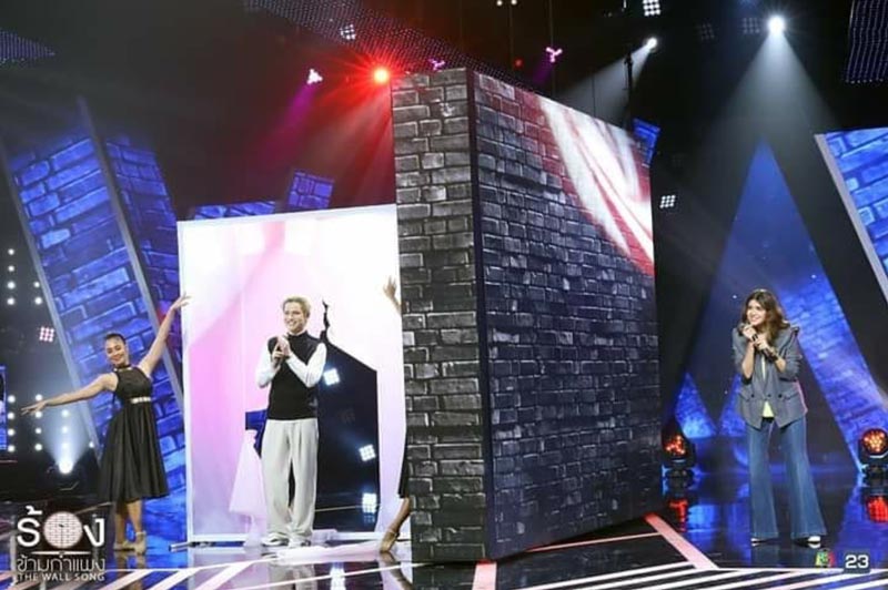 ร้องข้ามกำแพง The Wall Song