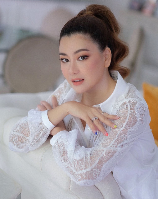 ส่องภาพก่อน-หลังศัลยกรรม โอ๋ ภัคจีรา ในวัย 48 ปี สวยเป๊ะกระชากวัย