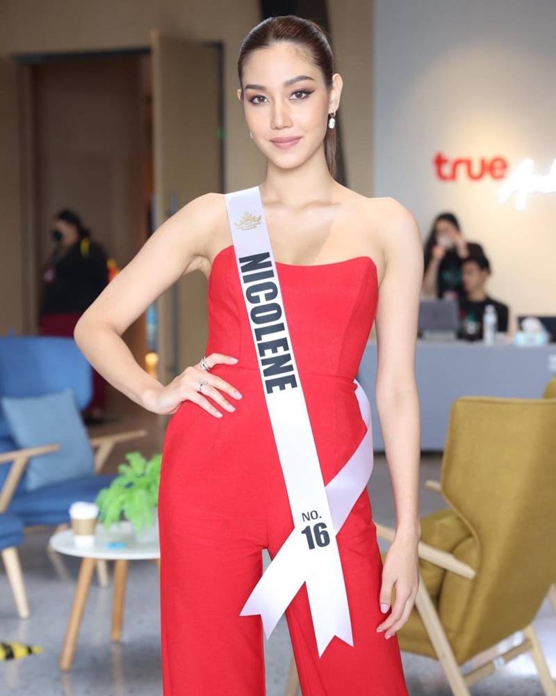 นิโคลีน พิชาภา