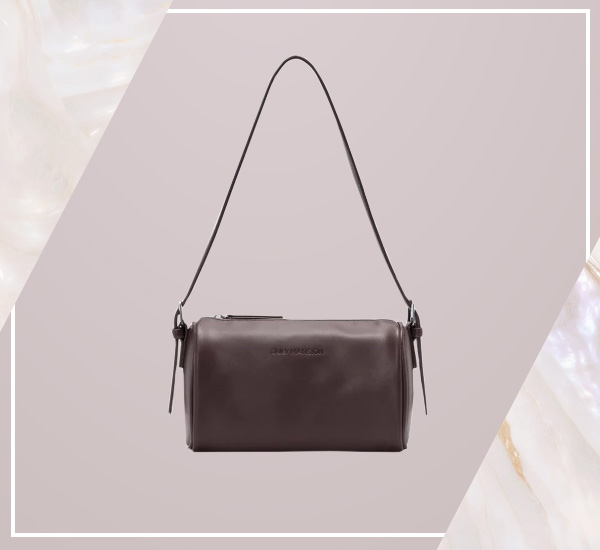 กระเป๋าสะพายสีน้ำตาล 2025 รวม 13 กระเป๋าดีไซน์สวยคลาสสิก แมตช์ง่าย จุของได้เพียบ