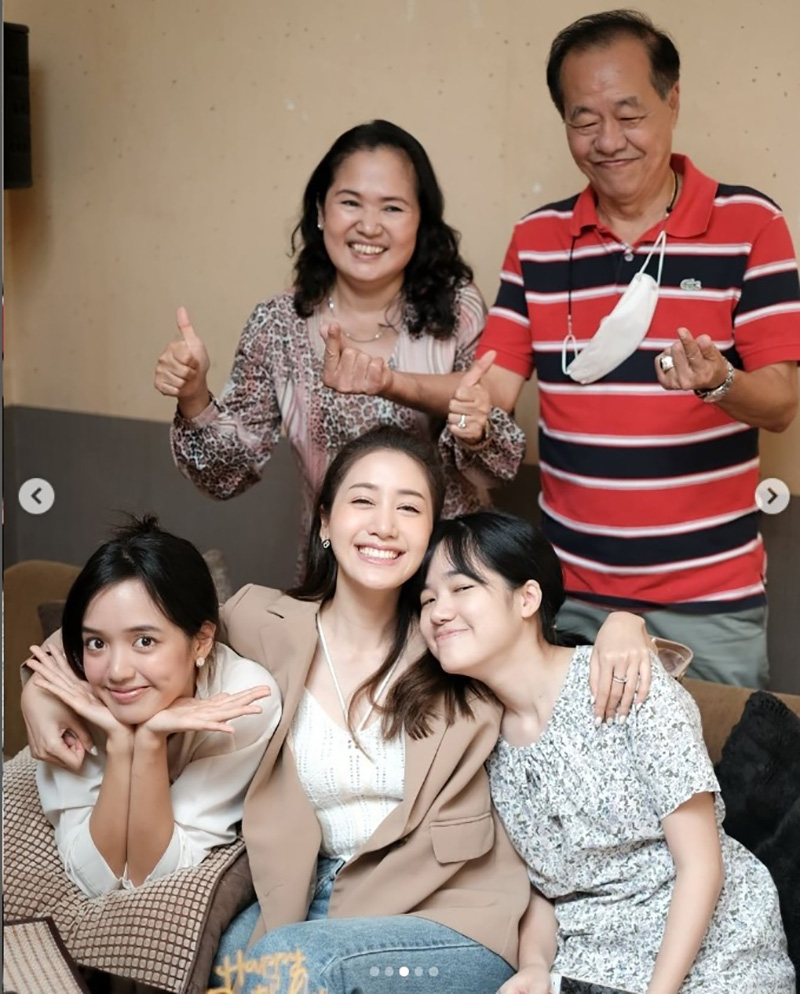 เปิดสาเหตุดราม่าครอบครัว พิม พิมประภา ปมแม่โพสต์เดือด ชี้ชีวิตสุดต่าง เที่ยวไร้เงาแม่ 