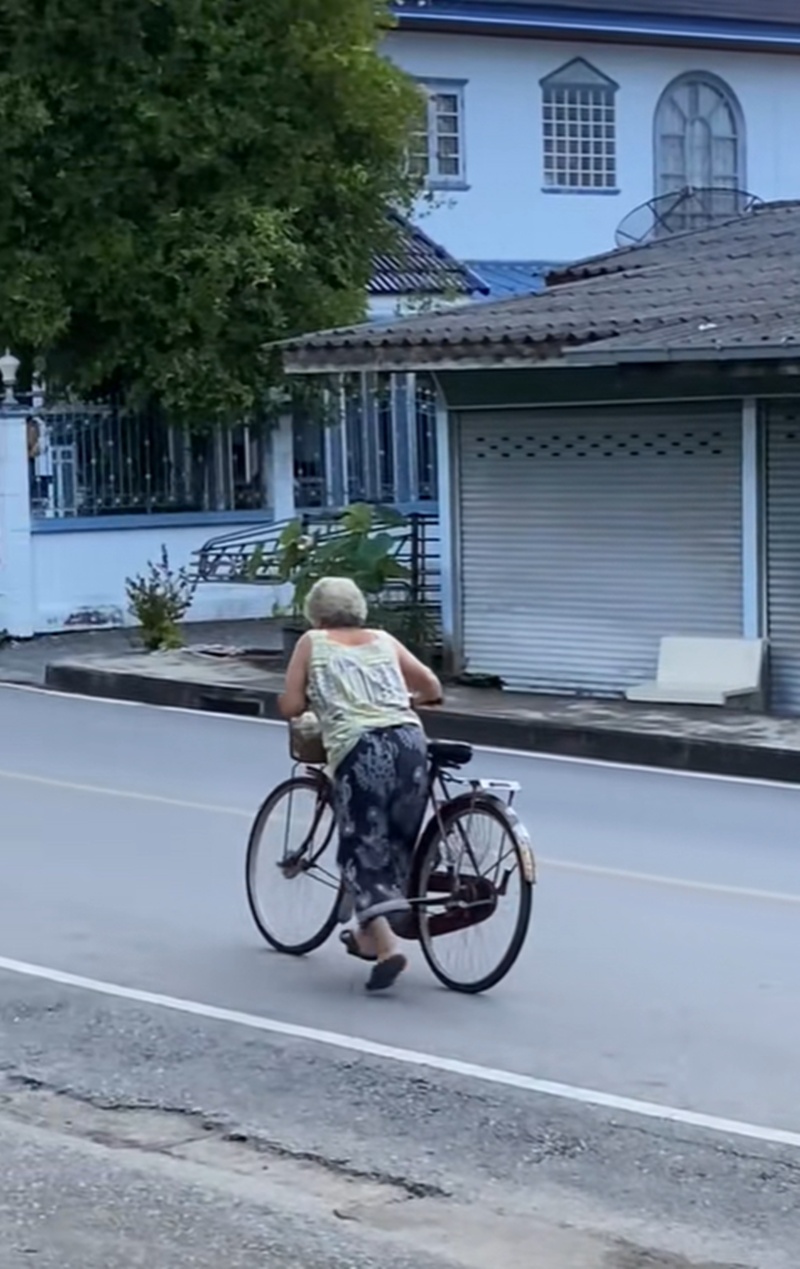 ขึ้นจักรยาน