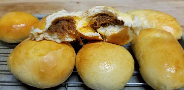 ขนมปังหมูหย็องน้ำพริกเผา