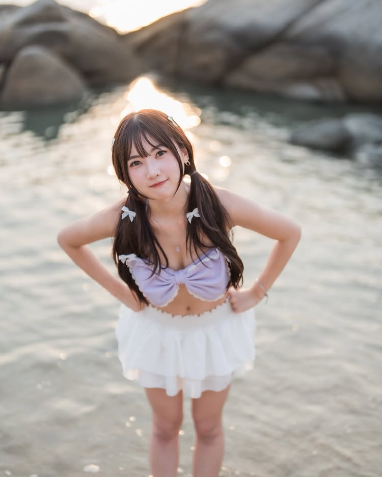 ไข่มุก วรัทยา หรือ ไข่มุก BNK48 จัดลุคสดใสซาบซ่า นุ่งสั้น แชะภาพริมหาด