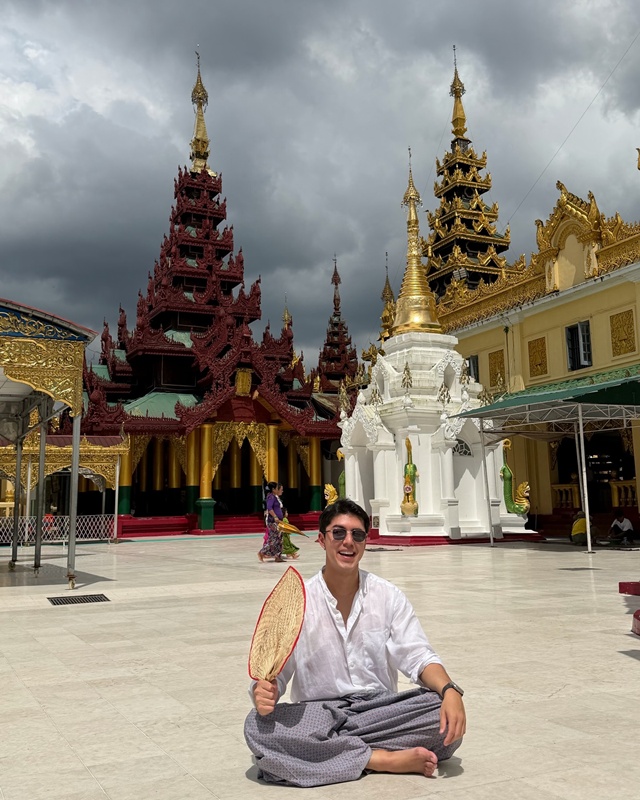 นาย ณภัทร โพสต์ภาพเที่ยวชเวดากอง