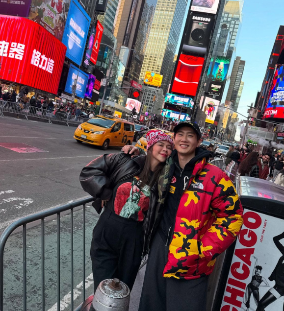 พลอย ชวพร คือใคร รู้จักพร้อมส่องแฟชั่นชิค ๆ สไตล์แฟชั่นนิสต้าตัวแม่