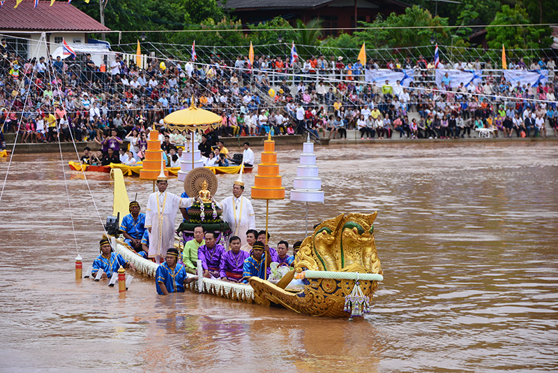ประเพณีอุ้มพระดำน้ำ 2569