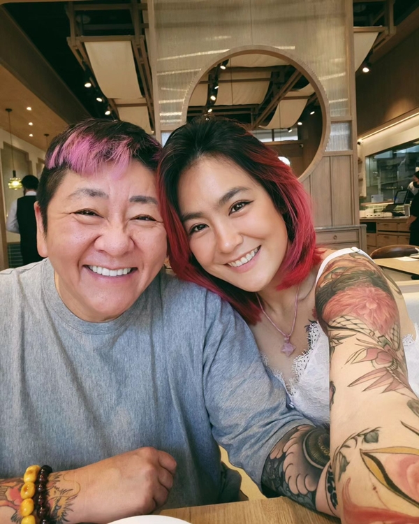 ป๋าต๊อบ ปฏิญญา และ ปีใหม่ สุมนต์รัตน์
