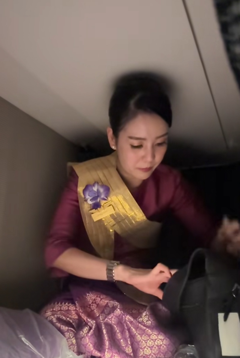 แอร์โฮสเตส