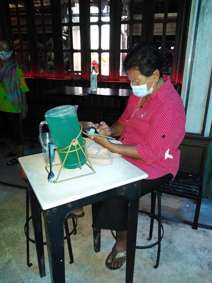 ป้าจองโต๊ะ