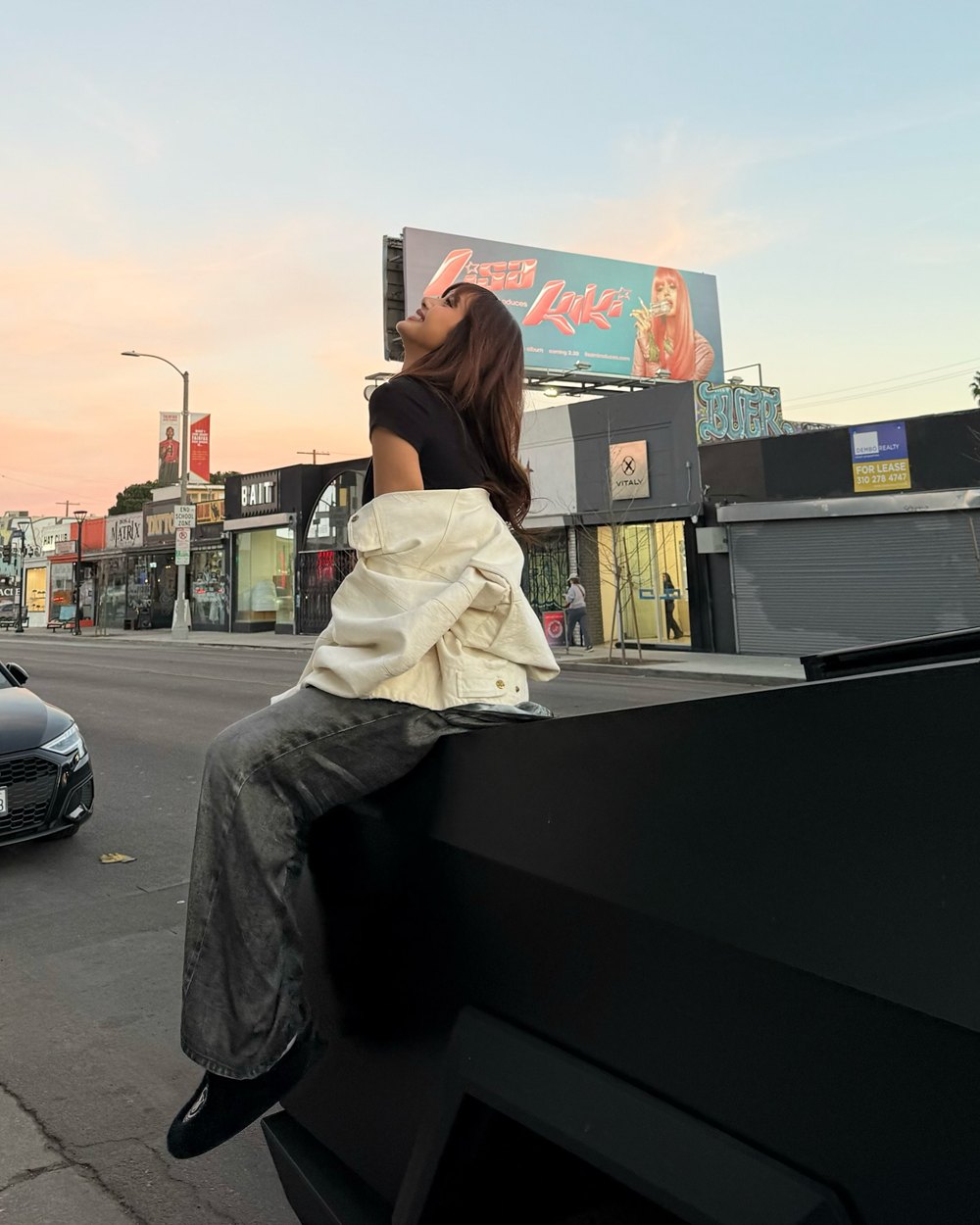 ส่องราคารถหรู ลิซ่า ขับไปจิบชาไทยสุดเก๋ สมฐานะซุปตาร์ระดับโลก