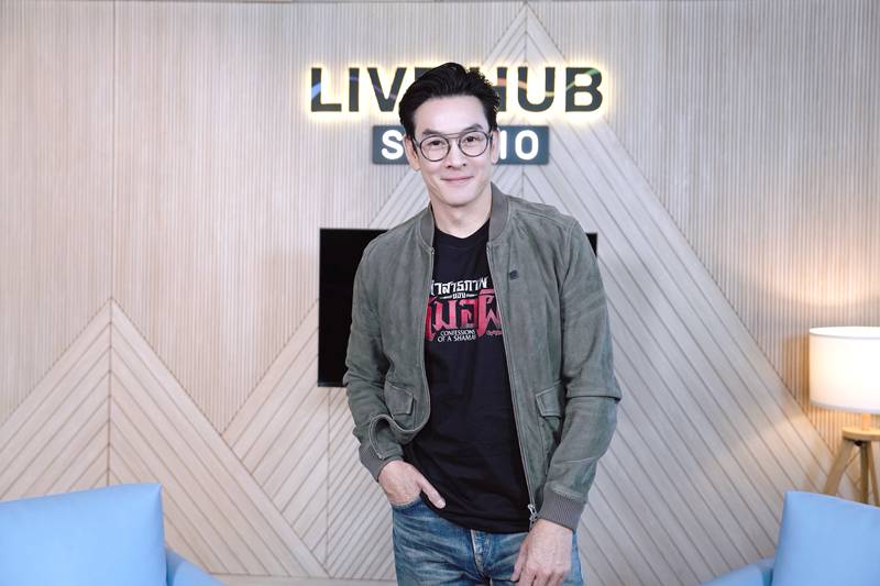 ชาคริต แย้มนาม