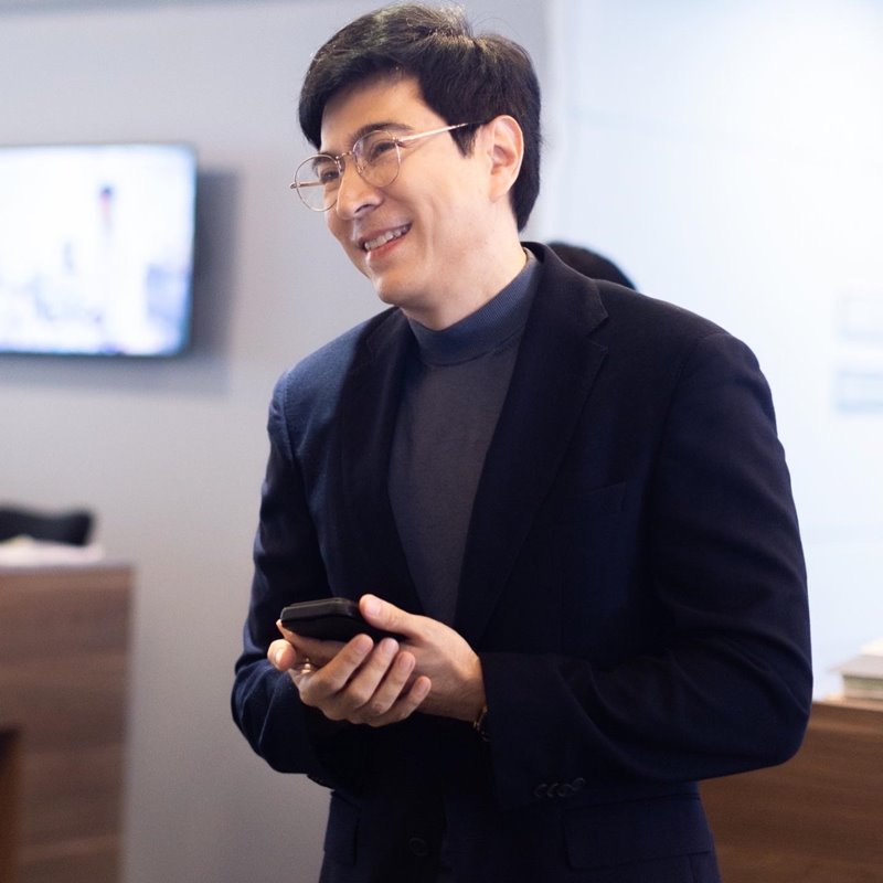 แซม ยุรนันท์