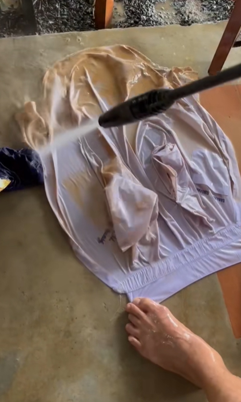 เสื้อขาว