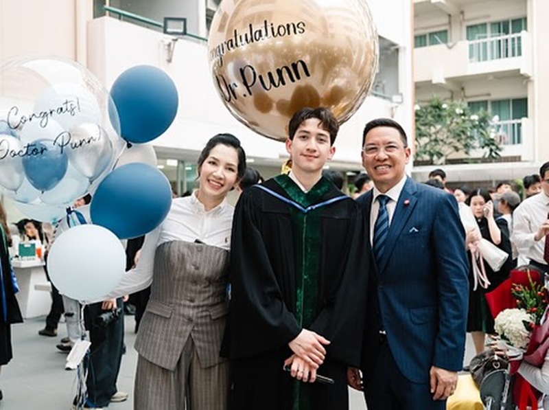 นุสบา ปุณณกันต์ ปลื้มหนัก ลูกชาย นพ.ปุณณ์ ซ้อมรับปริญญาหมอรามาฯ