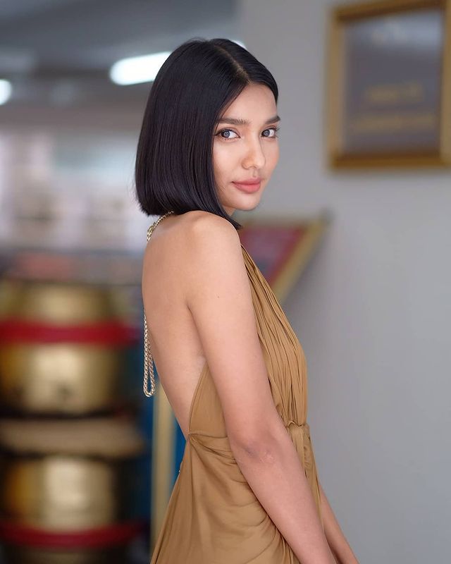 ใบตอง จรีรัตน์