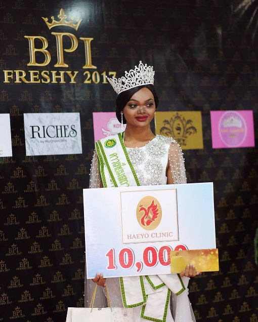 เมญ่า ซันซัน ประวัติ