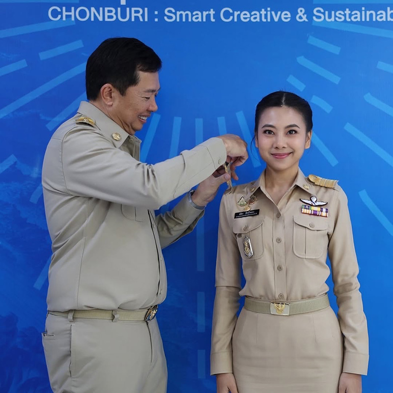เนย ซินญอริต้า ประวัติ