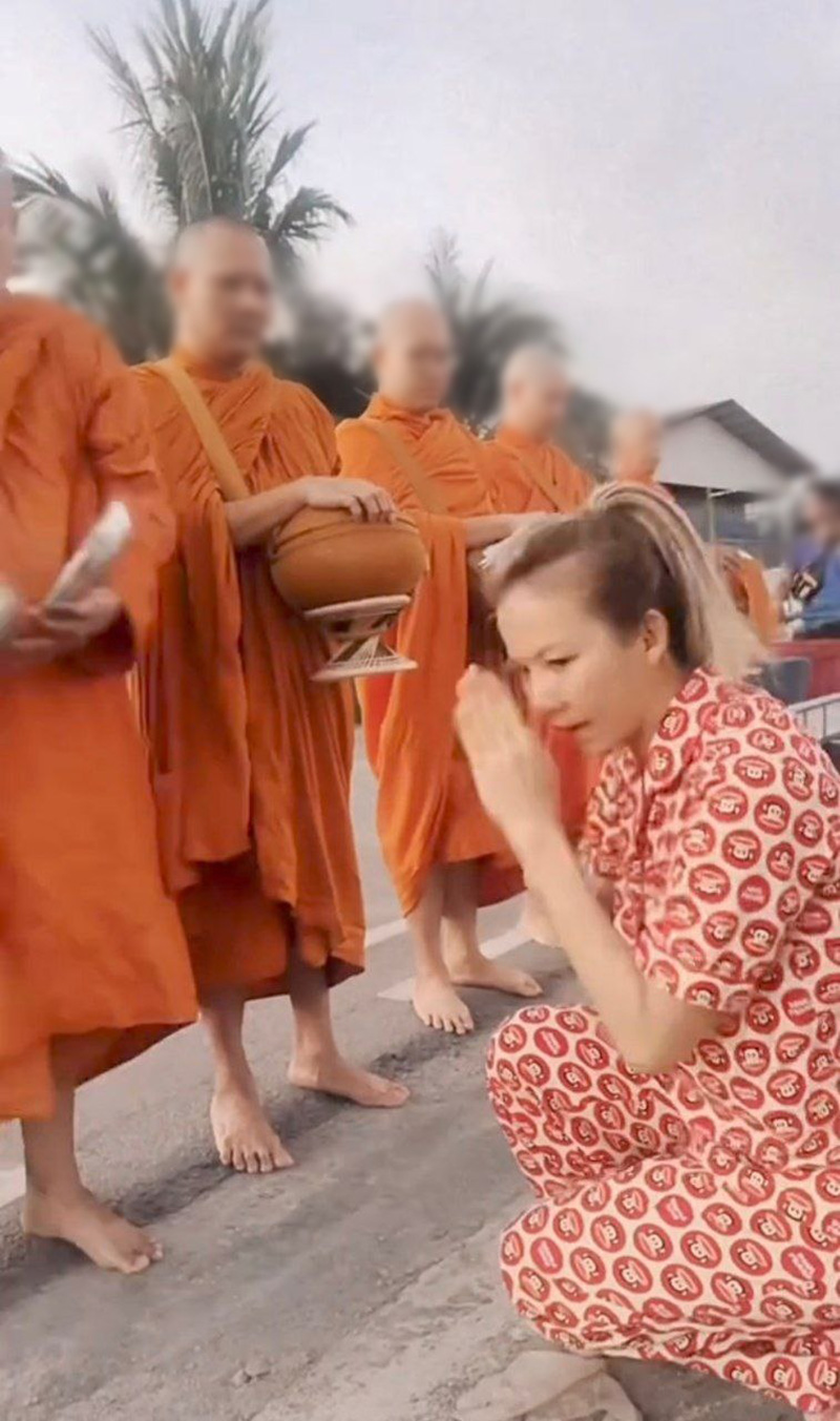 จ๊ะ นงผณี เจอคนทัก ใส่บาตรแล้วห้ามนั่งรับพร