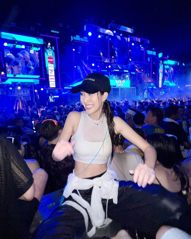 เบส รักษ์วนีย์