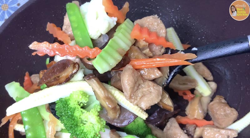 ผัดหมี่ซั่วเห็ดหอมเจ